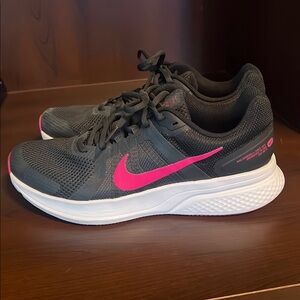 Nike Women's Charcoal Gray and Pink Running Shoes